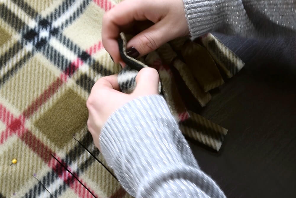 No Sew Fleece Blanket DIY Tutorial
