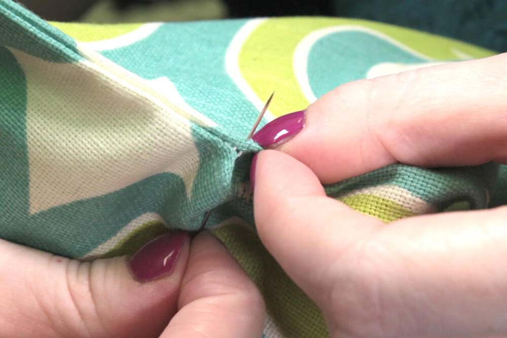 How to Sew a Throw Pillow - Stitching the opening