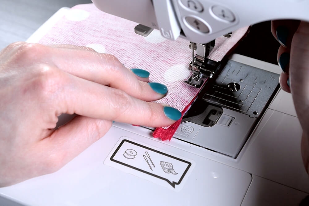 DIY Zipper Pouch Sewing Tutorial - Step 2: Sew on the zipper