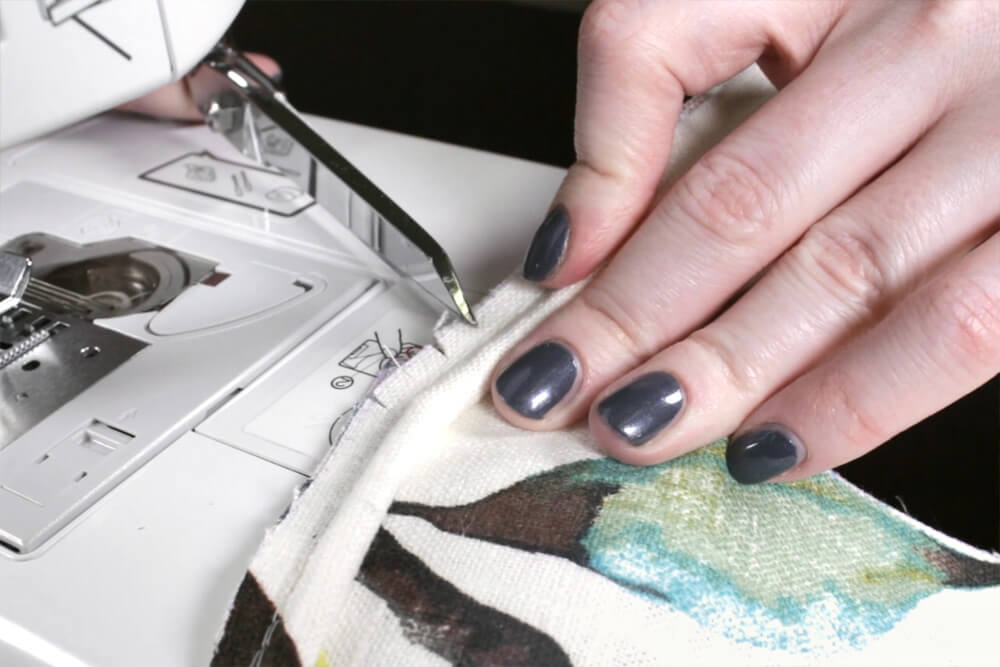 How to Sew an Envelope Pillow with Piping - Attaching the piping