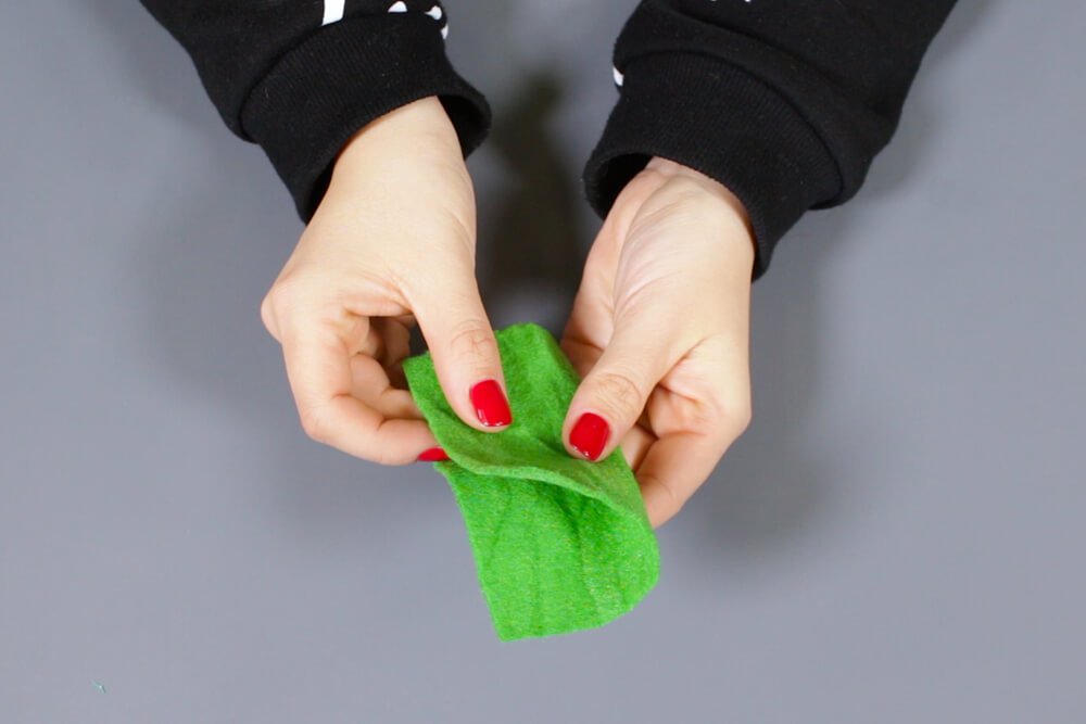 How to Make a Felt Shamrock - Cut the leaves and stem