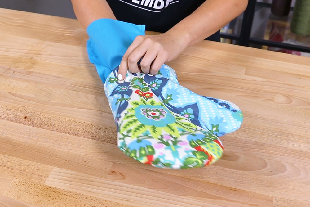 How to Make an Oven Mitt - Sew together
