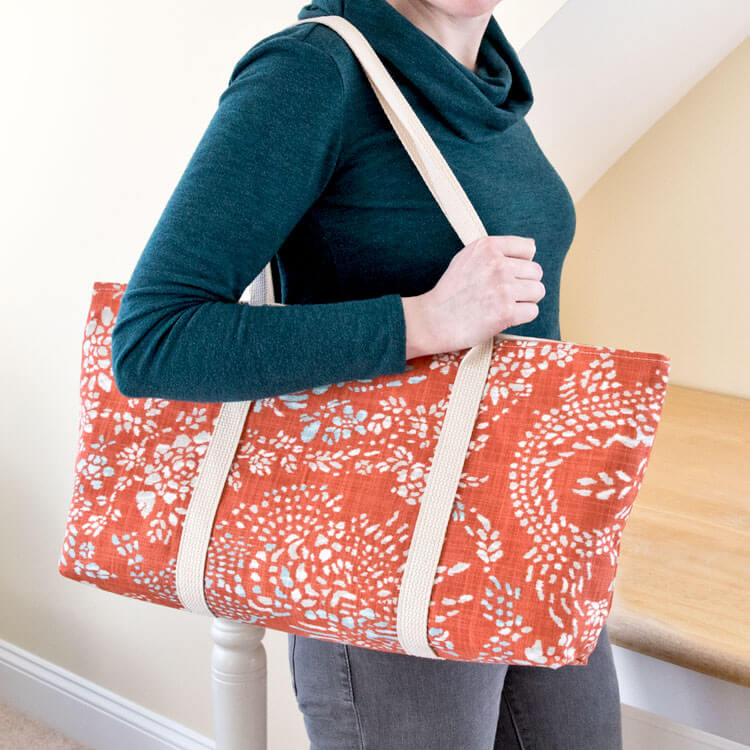 Zippered tote bag